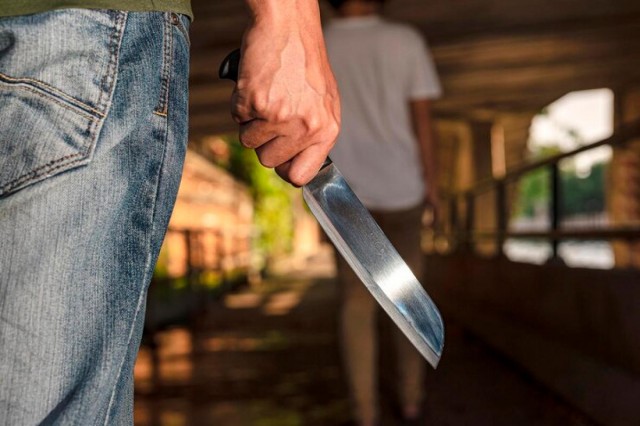 Briga em barzinho de MT termina com homem esfaqueado nas costas