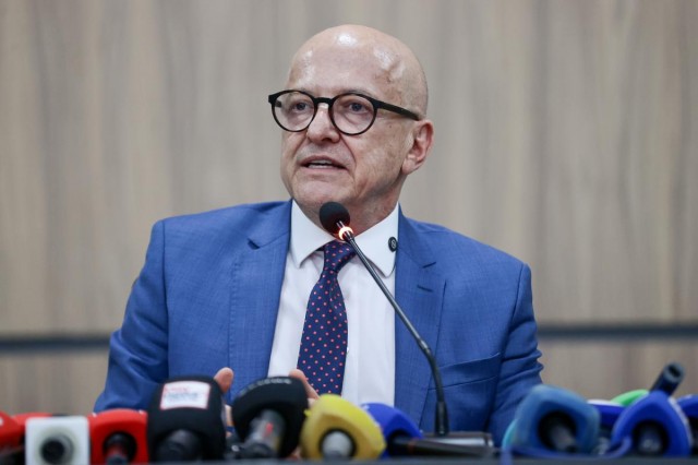 Parte da bancada cobra Pivetta ap�s acusa��o de negociata