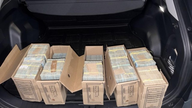 PF apreende 5 caixas 'recheadas' de dinheiro durante op