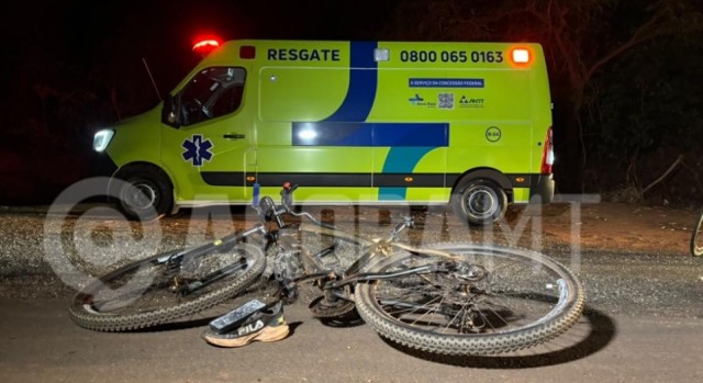 Ciclista morre ap�s ser arrastado por 40 metros em rodovia de MT