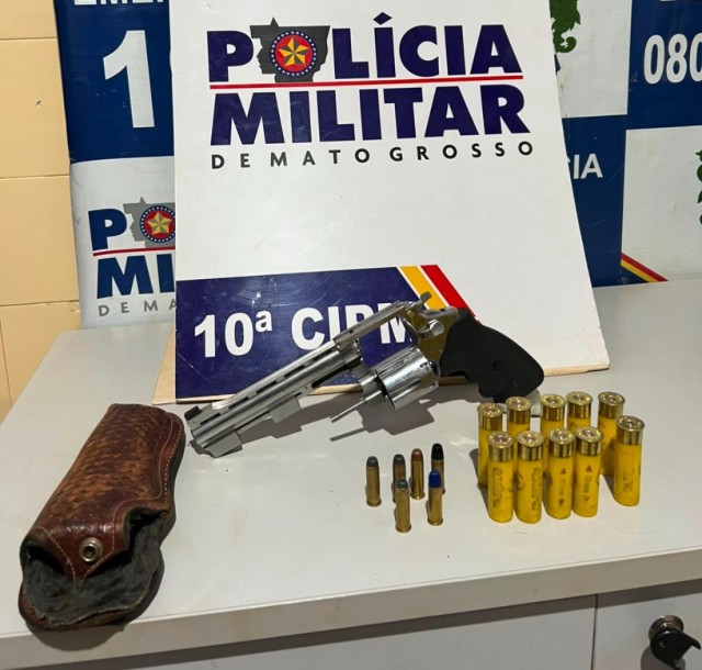 Homem � preso com arma sem registro em MT; rev�lver estava escondido na mala